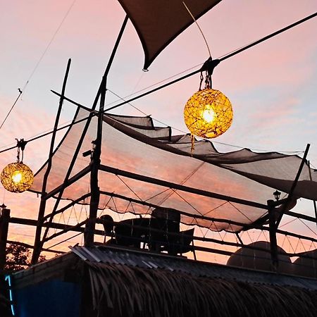 Happy Monkey Hostel El Nido Bagian luar foto