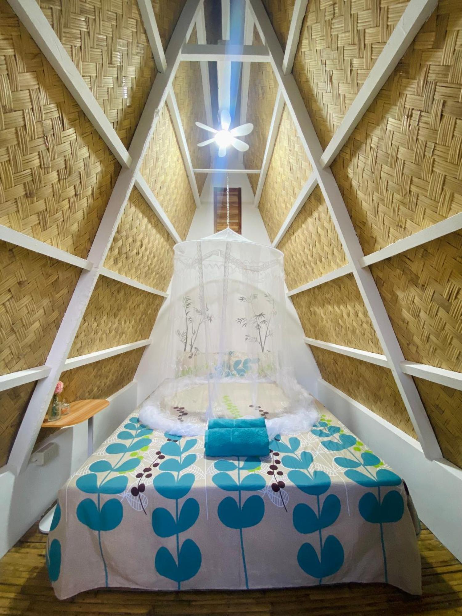 Happy Monkey Hostel El Nido Bagian luar foto